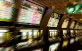 PK55 ကာစီနို Live Dealer ဂိမ်းများ - Baccarat နှင့် Roulette စားပွဲများ